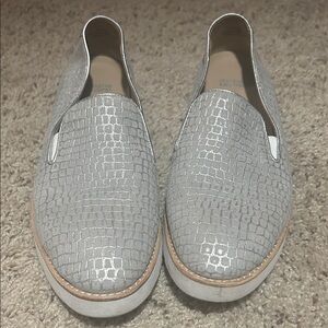 Johnston & Murphy Light Gray Crocodile Pattern Loafers